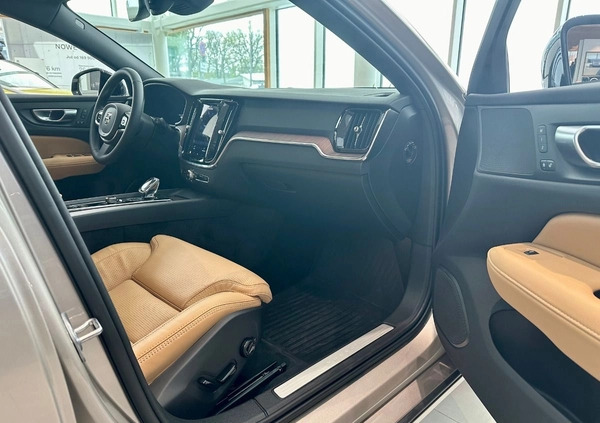 Volvo V60 cena 228500 przebieg: 5, rok produkcji 2024 z Szczecin małe 37